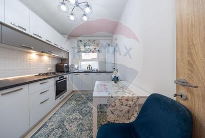 Apartament cu 2 camere decomandat, mobilat în Tractorul - 9