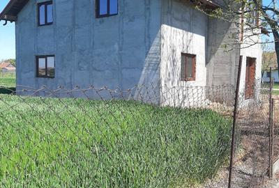 Casă cu Teren 3400 Mp în Ivanda - 1