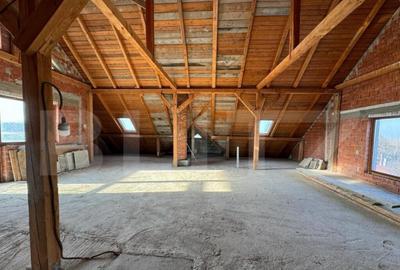 Casă cu 7 camere cu Teren 3000 Mp în Central - 10