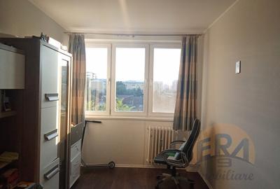 Apartament 4 camere,Bloc reabilitat ,Decebal, Str. Splaiul Crisanei - 5