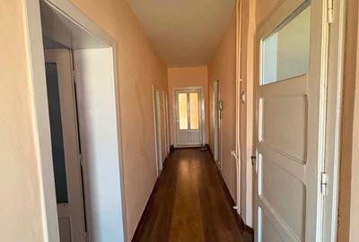 Casă cu 4 camere în Central - 8