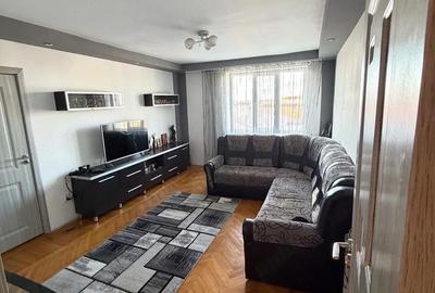 Apartament cu 3 camere semidecomandat în Central - 1