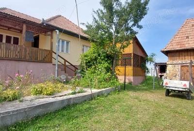 Casă cu 2 camere cu Teren 1040 Mp în Petrești - 1