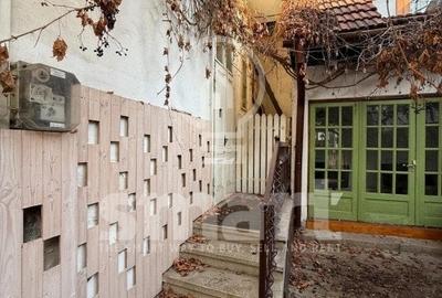 Casa in centrul istoric cu spatiu comercial si parcare proprie Zona 0 - 10