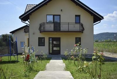 Casă cu 4 camere în Zigoneni - 8