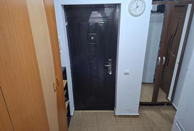 Garsonieră decomandată în Apărătorii Patriei