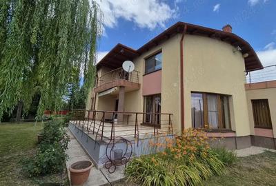 Casă cu 7 camere cu Teren 1600 Mp în Dârvari - 2