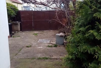 Casă cu 3 camere cu Teren 300 Mp în Central - 1