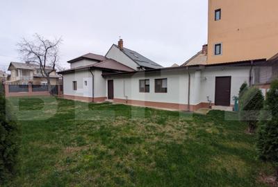 Casă cu 4 camere cu Canalizare în Central - 1