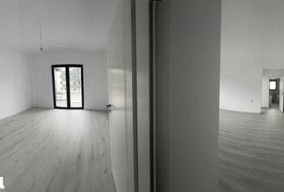 Apartament cu 3 camere decomandat în Socola - 8