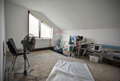 Casă cu 4 camere cu Teren 1000 Mp în Podu Oltului - 25