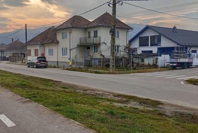 Casă individuală cu 4 camere cu Canalizare în Central - 2