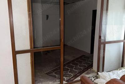 Casă cu 4 camere cu Teren 2600 Mp în Central - 2