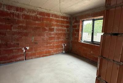 Casă cu 4 camere în Giroc