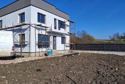 Casă cu 5 camere cu Teren 500 Mp în Ipotești - 2
