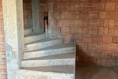 Casă cu 4 camere în Gilău