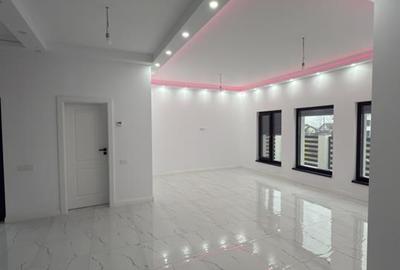 Casă cu 4 camere cu Teren 500 Mp în Valea Adâncă - 1