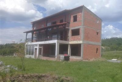 Casă cu 2 camere în Moldova Nouă - 1