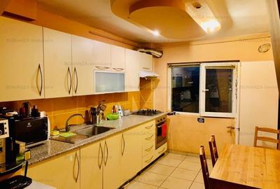 Apartament cu 4 camere semidecomandat, mobilat în Moșilor