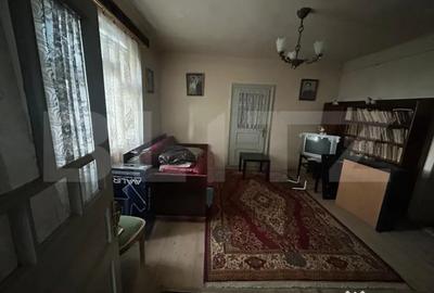 Casă cu 3 camere cu Teren 2700 Mp în Central - 1