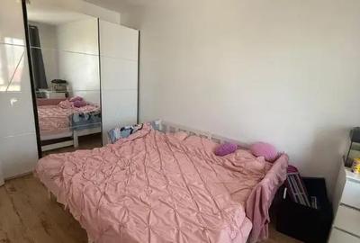 Apartament cu 3 camere semidecomandat, mobilat în Florești