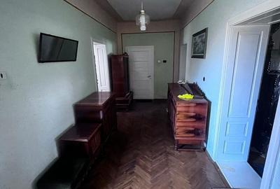Casă cu 3 camere în Central