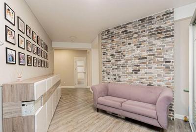 Apartament cu 3 camere decomandat în Tractorul - 2