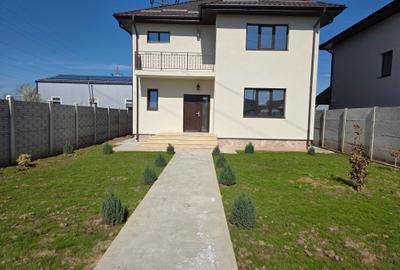 Casă cu 4 camere în Exterior Vest - 1