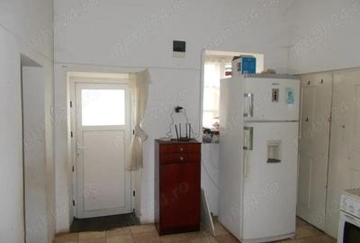 Casă cu 4 camere cu Teren 1800 Mp în Pișchia - 1