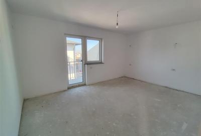 Duplex cu 4 camere cu Canalizare în Ipotești - 7