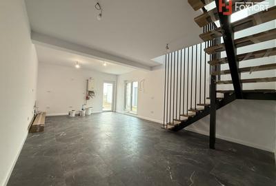 Duplex cu 4 camere cu Teren 325 Mp în Covaci - 1