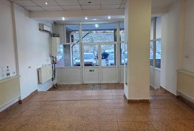 Inchiriez spatiu comercial,40 mp,Rm.Valcea,central,str.G-ral Magheru,langa BCR - 5