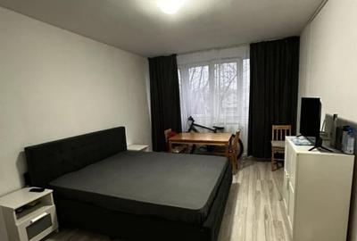 Garsonieră decomandată, mobilată în P-ța Mihai Viteazul