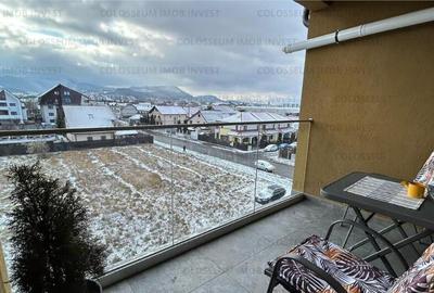 Apartament cu 3 camere decomandat în Tractorul