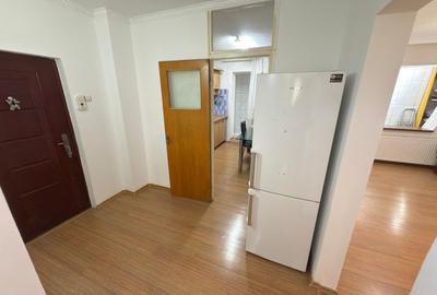 Apartament cu 3 camere decomandat în Fizicienilor
