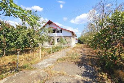 Casă cu 4 camere cu Teren 3778 Mp în 9 Mai - 9