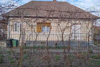 Casă cu 3 camere în Central