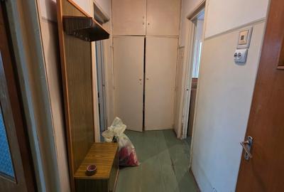 Titan, 5 minute metrou, pe strada Adjud, bloc reabilitat, decomandat, - 9