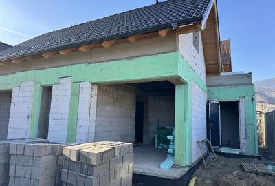 Casă individuală cu 4 camere cu Canalizare în Exterior Est - 5