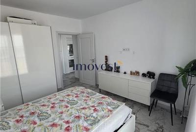 Apartament cu 3 camere semidecomandat în Micro 16 - 11