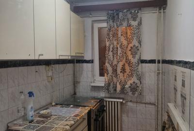 Apartament cu 3 camere semidecomandat în Malu Roșu