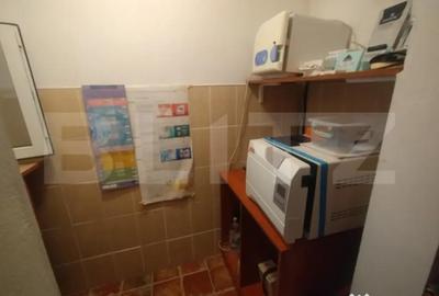 Spațiu comercial, de 70 mp, în Central - 4