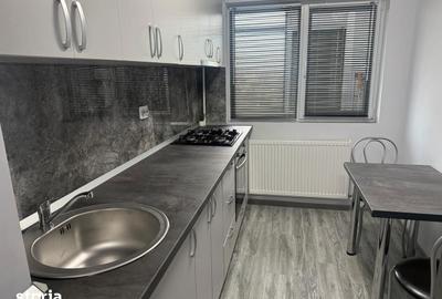 Apartament cu 2 camere decomandat în Micro 6 - 10
