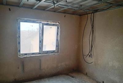 Apartament cu 3 camere decomandat în 9 Mai - 9