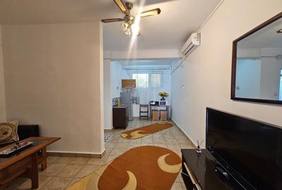 Apartament cu 2 camere decomandat, mobilat în Central