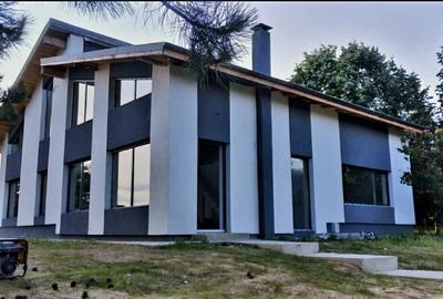 Casă cu 4 camere în Bucium - 2