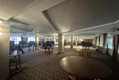 Spațiu comercial, de 1,200 mp, în Central - 10