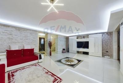 Casă cu 6 camere cu Canalizare în 23 August (Cațelul) - 1