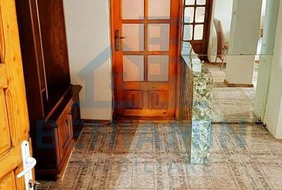 Apartament cu 3 camere decomandat în 1 Mai - 9