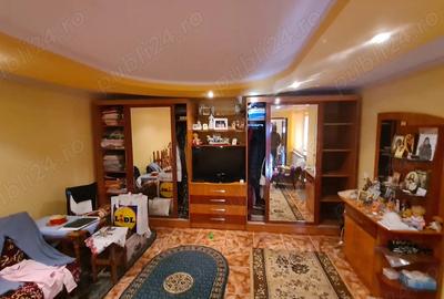 Casă cu 4 camere cu Teren 1730 Mp în Bucești - 2